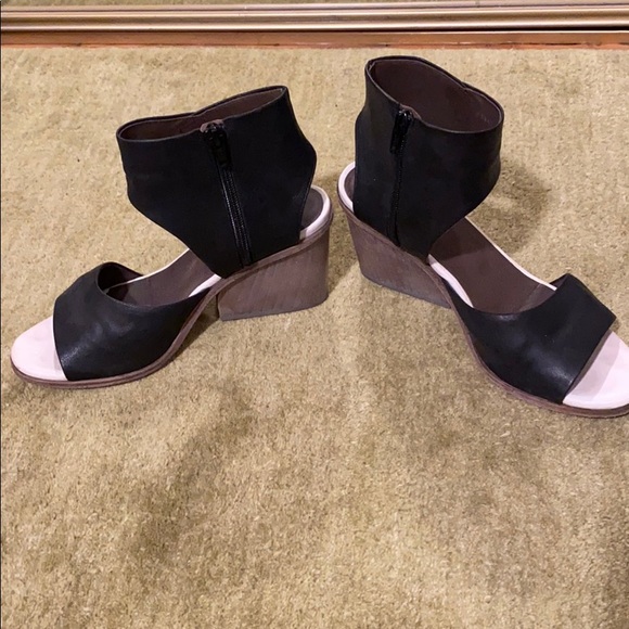 Coclico Black Leather Block Heel 39.5 - Picture 2 of 6